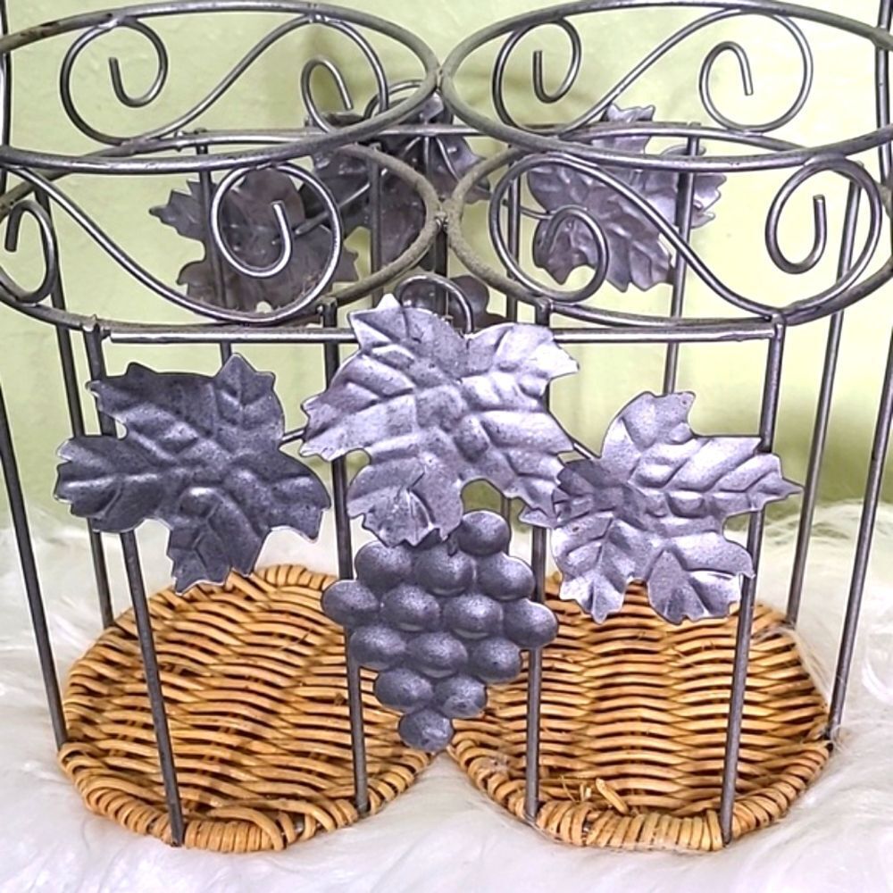 Metal & Wicker Double Wine Carrier with Metal Grapes & Leaves - Picture 7 of 8